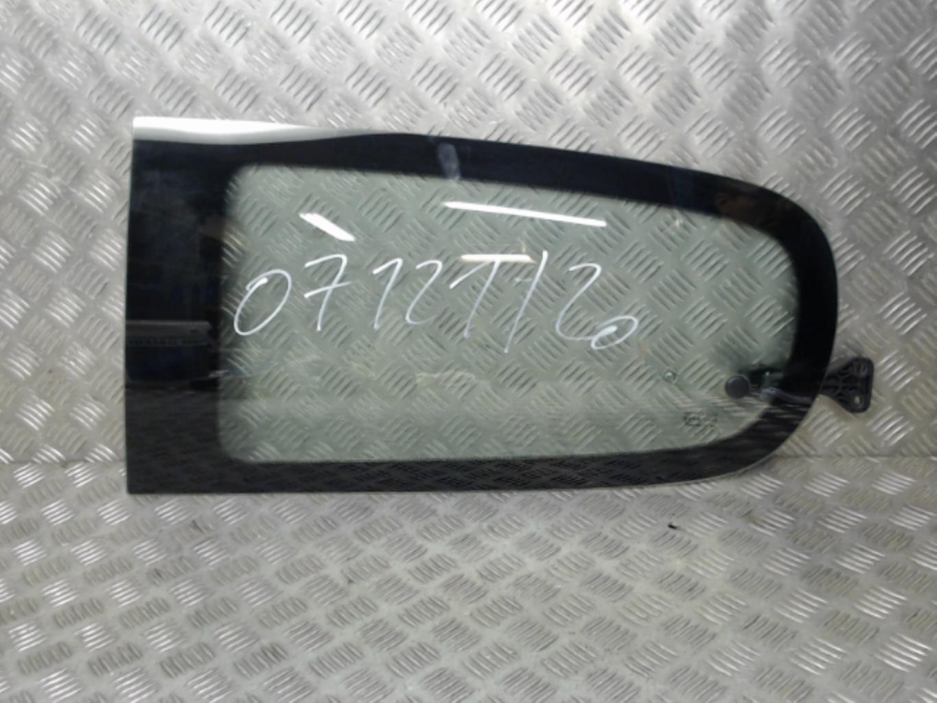 Ventanilla triangular trasera izquierda (puerta) PEUGEOT 108  - 1