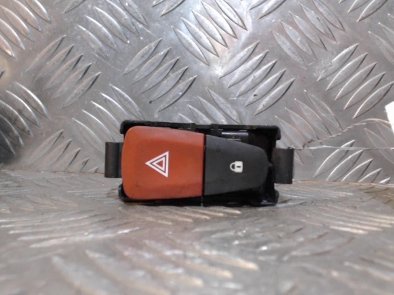 Bouton de warning RENAULT SCENIC 3 PHASE 1 Diesel - 1