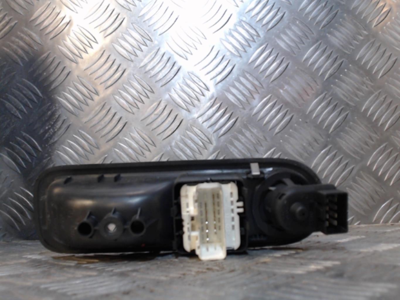 Interruttore lavacristalli anteriore sinistro RENAULT TWINGO 2 PHASE 1 Gasolina - 1