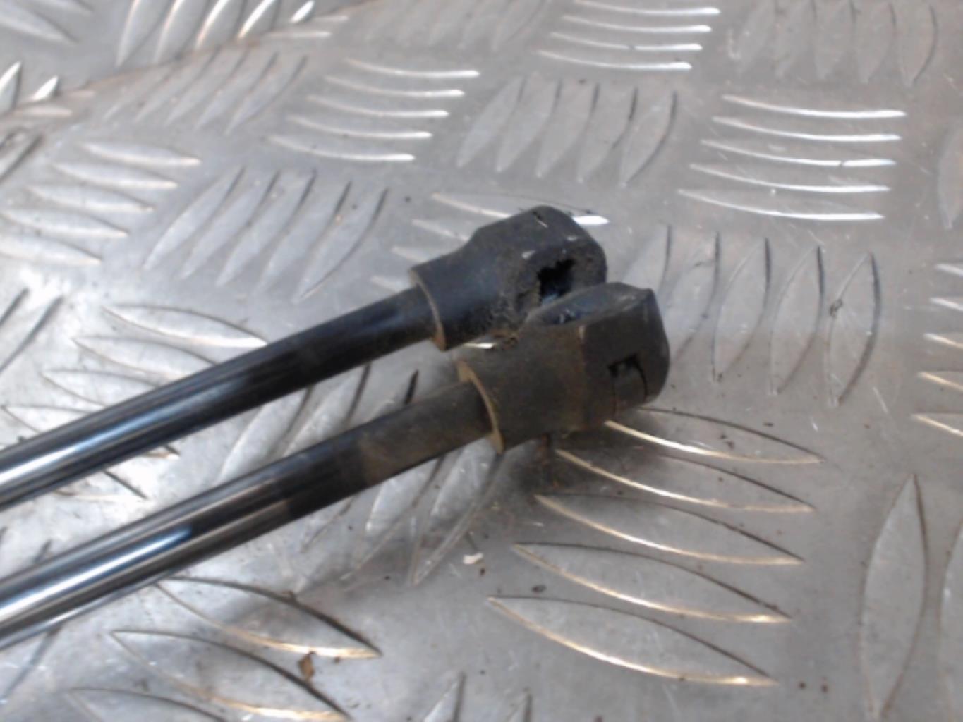 Verin de coffre RENAULT CLIO 4 PHASE 1 Diesel - 1