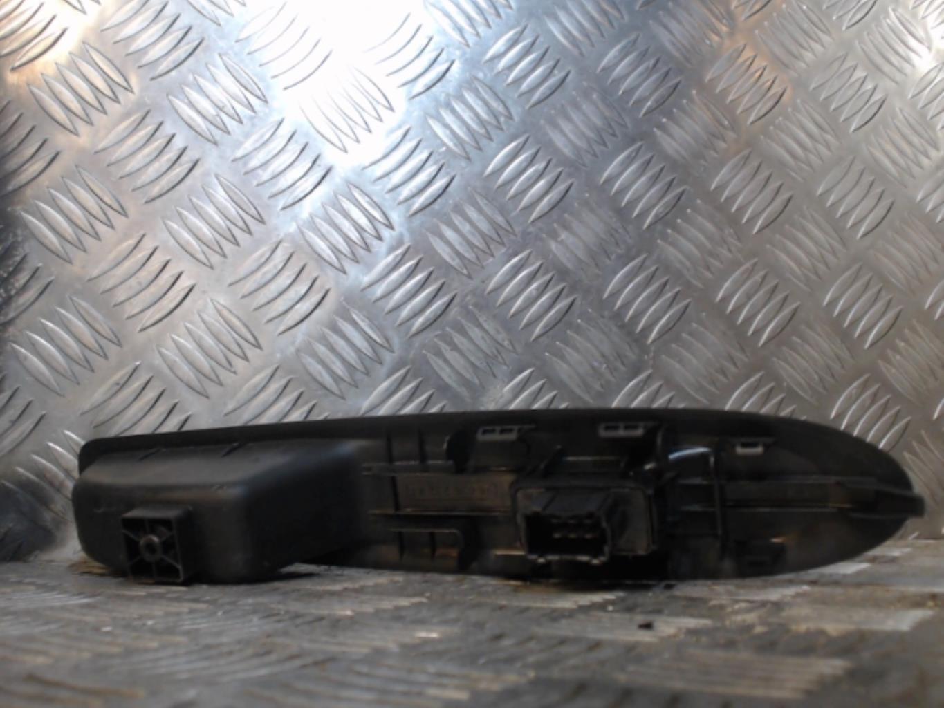 Interruttore lavacristalli anteriore destro CITROEN DS3 PHASE 1 Diésel - 1