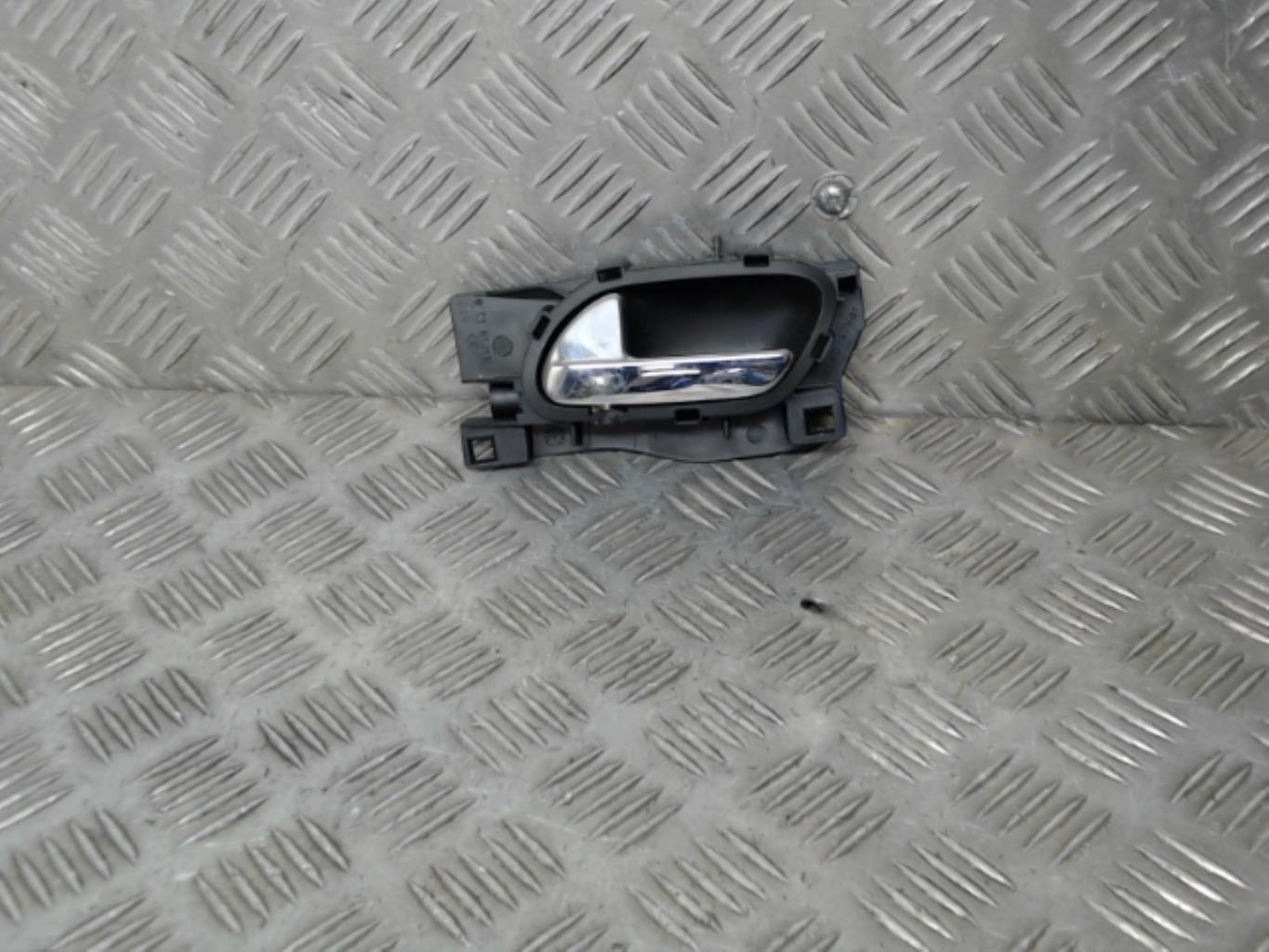 Poignee interieur avant gauche CITROEN C4 1 PHASE 1 Diesel - 1