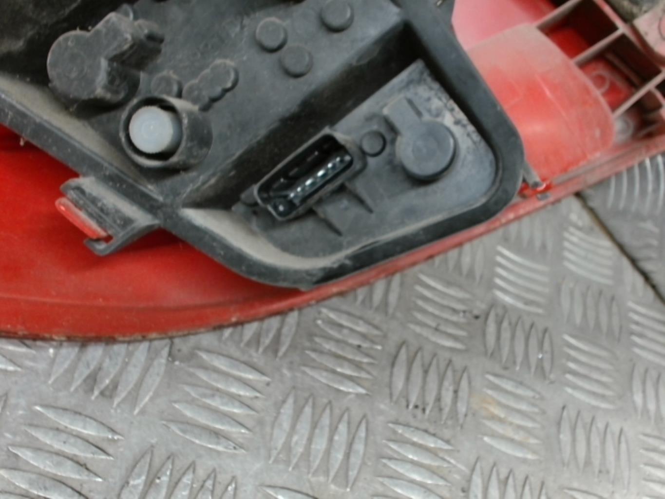 Fanale posteriore principale destro (luci) RENAULT CLIO 3 PHASE 1 Diésel - 1