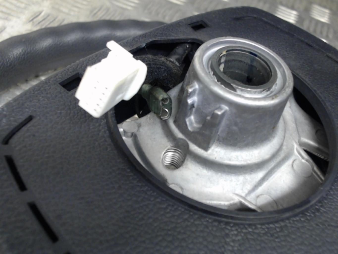 Volant KIA RIO 3 PHASE 1 Essence - 1