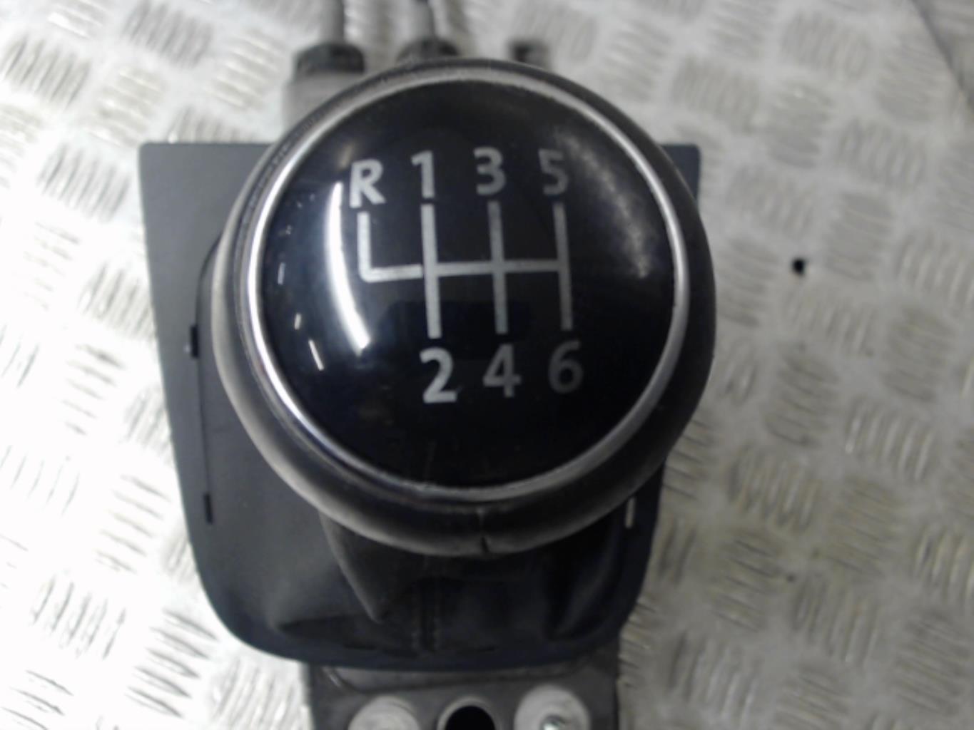 Levier de vitesses VOLKSWAGEN SCIROCCO 3 PHASE 1 COUPE Essence - 1