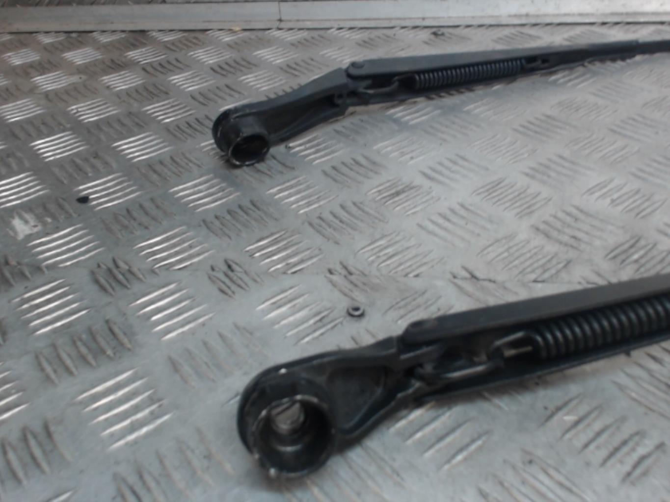 Braccio tergicristallo anteriore RENAULT SCENIC 3 PHASE 1 Diésel - 1