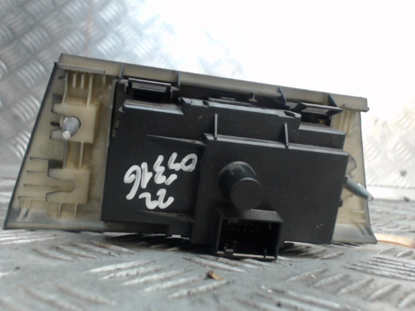 Commande de phare BMW SERIE 3 E90 PHASE 1 Diesel - 1