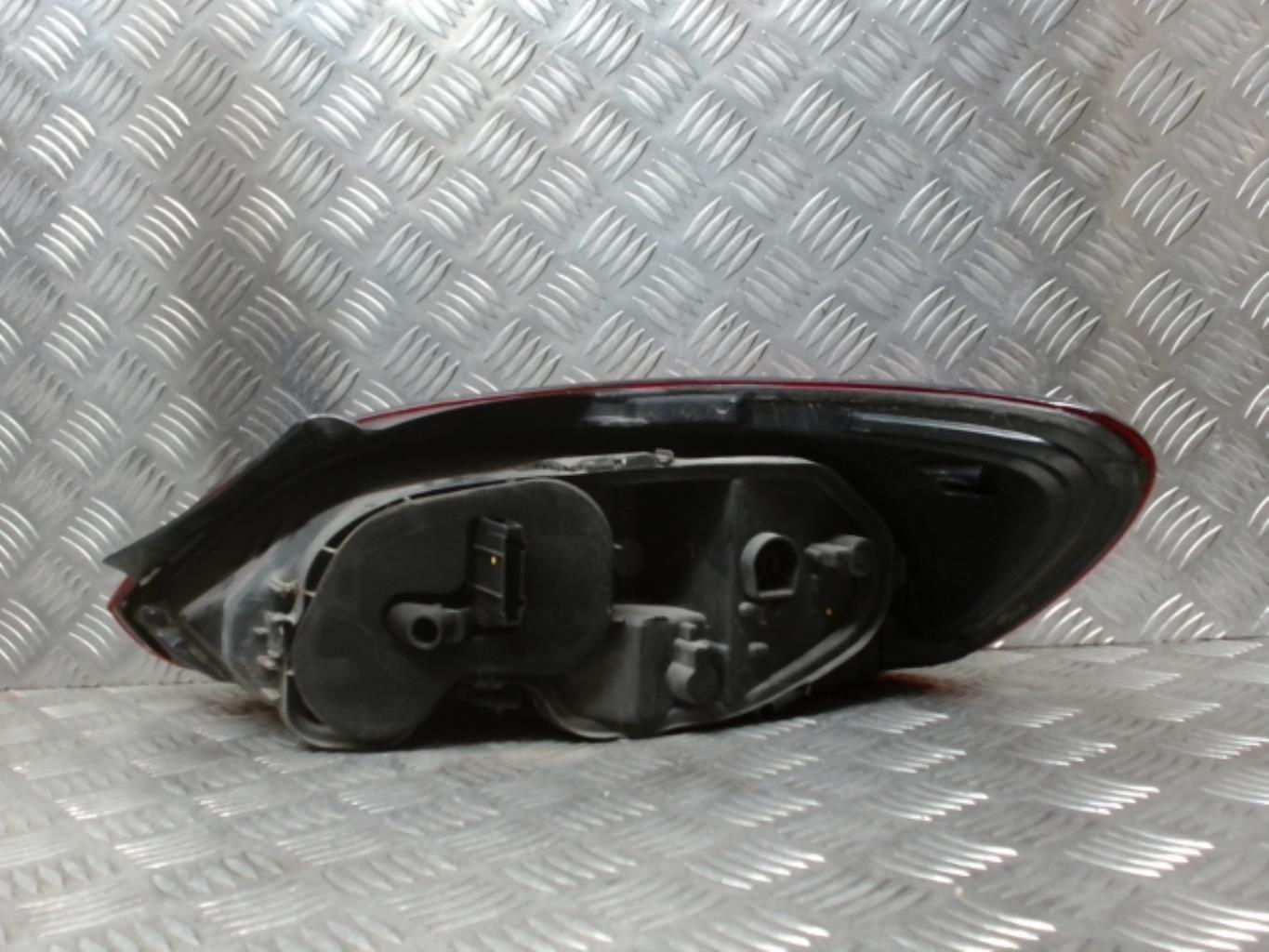 Fanale posteriore principale sinistro (luci) VOLKSWAGEN SCIROCCO 3 PHASE 1 COUPE Gasolina - 1