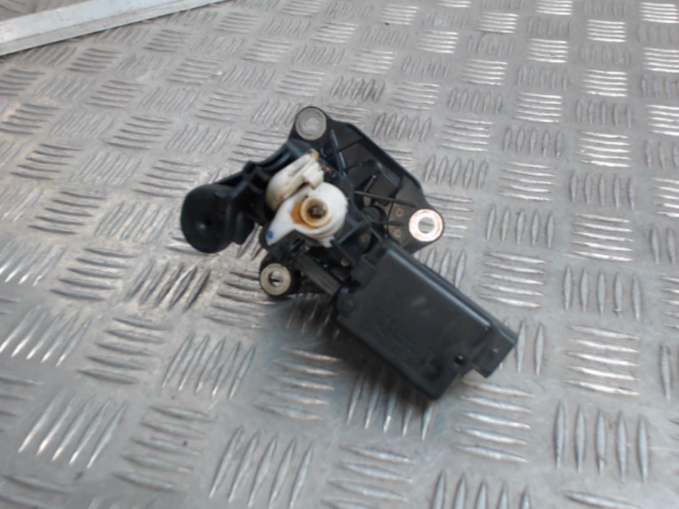 Bouton de coffre RENAULT CLIO 2 CAMPUS PHASE 1 Diesel - 1