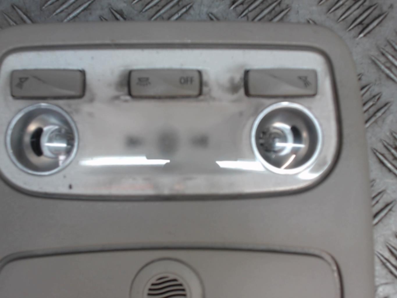 Eclairage de plafonnier RENAULT CLIO 4 PHASE 1 Essence - 1