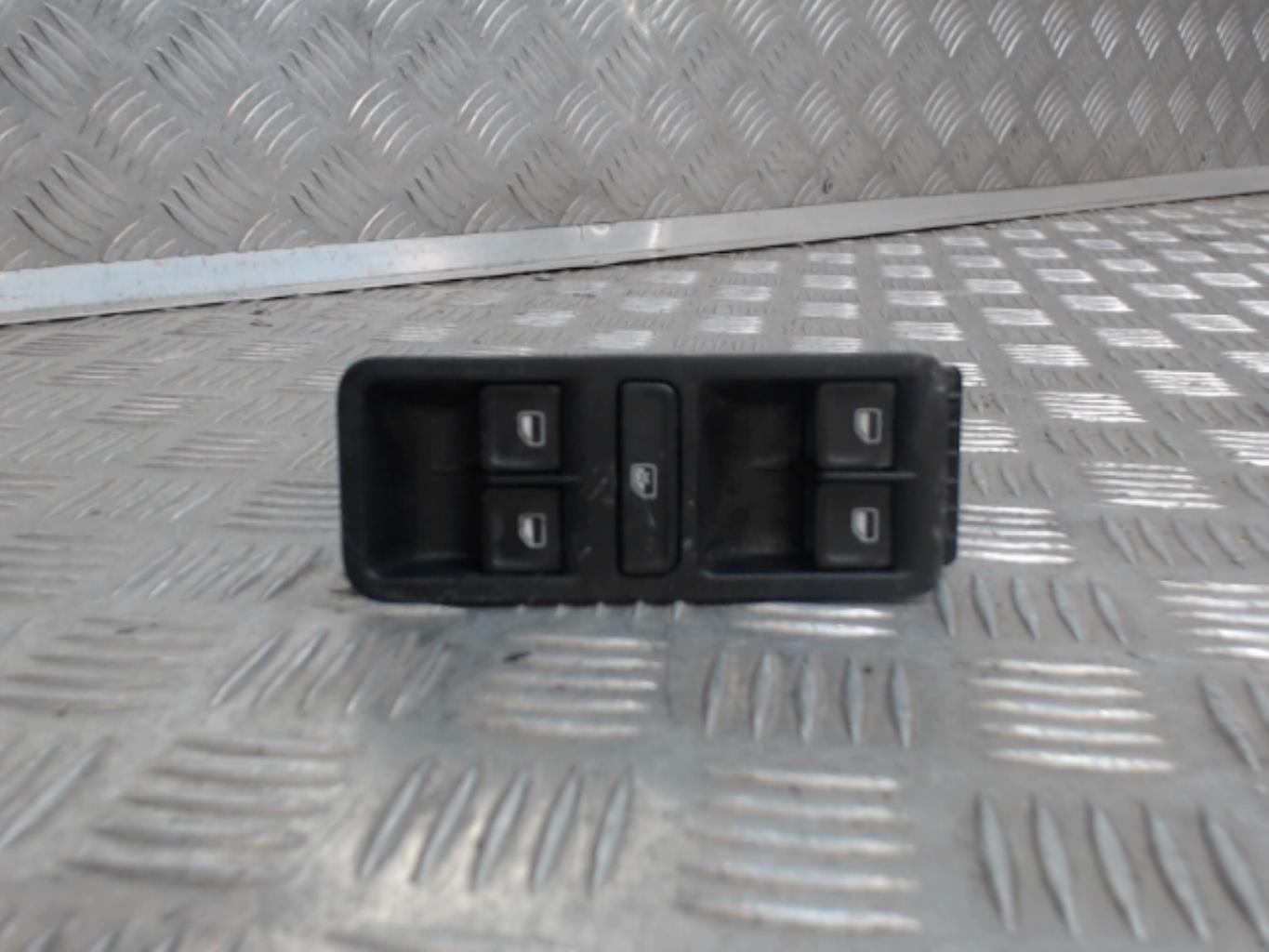 Interruttore lavacristalli anteriore sinistro VOLKSWAGEN POLO 5 PHASE 2 Gasolina - 1