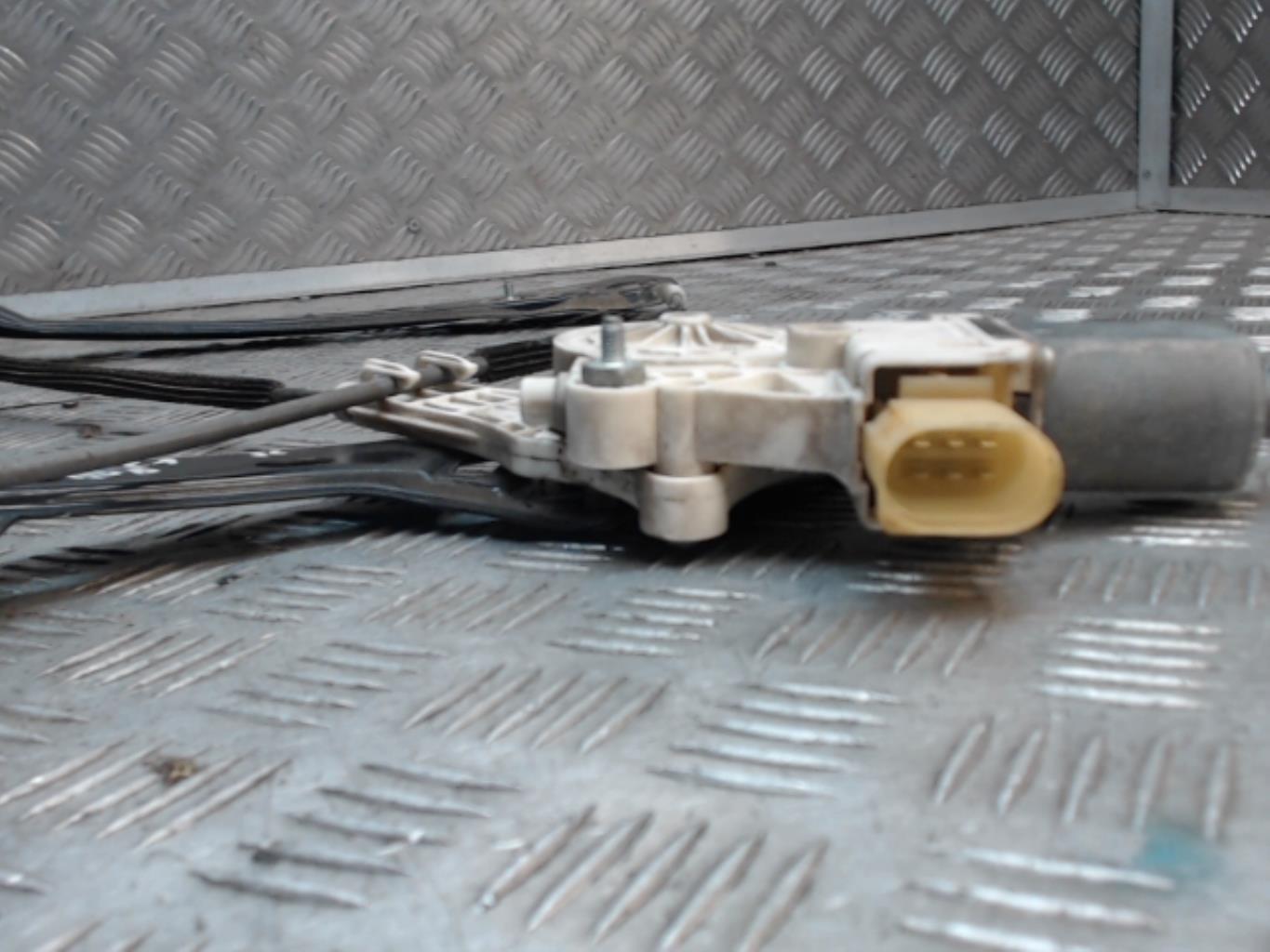 Alzacristalli elettrico anteriore destro BMW SERIE 1 E87 PHASE 2 Diésel - 1