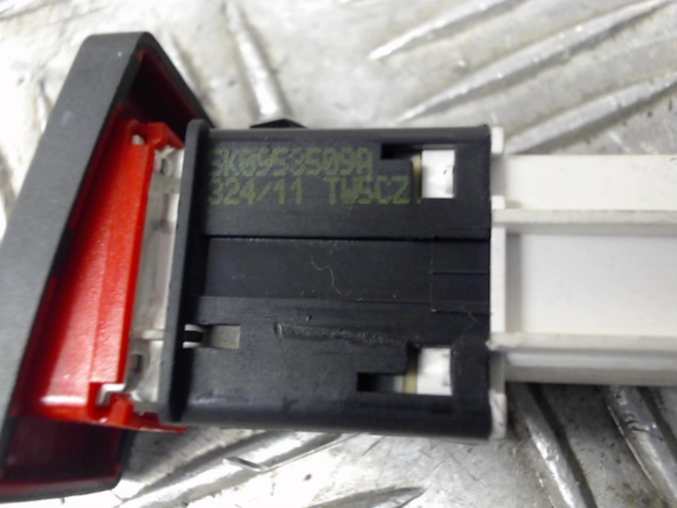 Bouton de warning VOLKSWAGEN GOLF 6 Diesel - 1