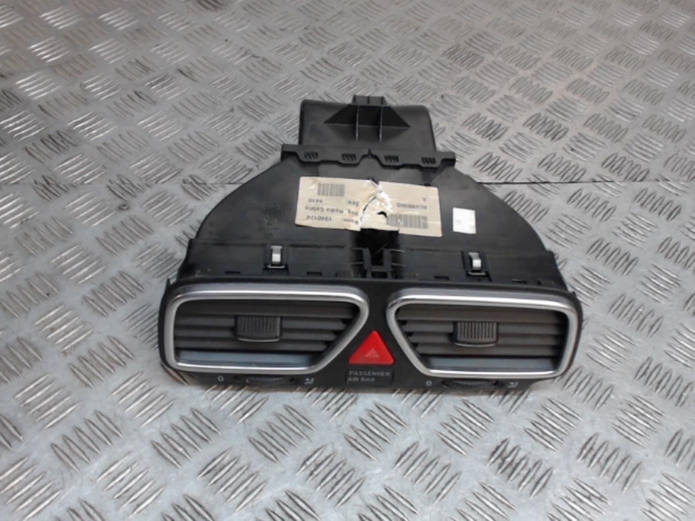 Bouton de warning VOLKSWAGEN SCIROCCO 3 PHASE 1 COUPE Essence - 1
