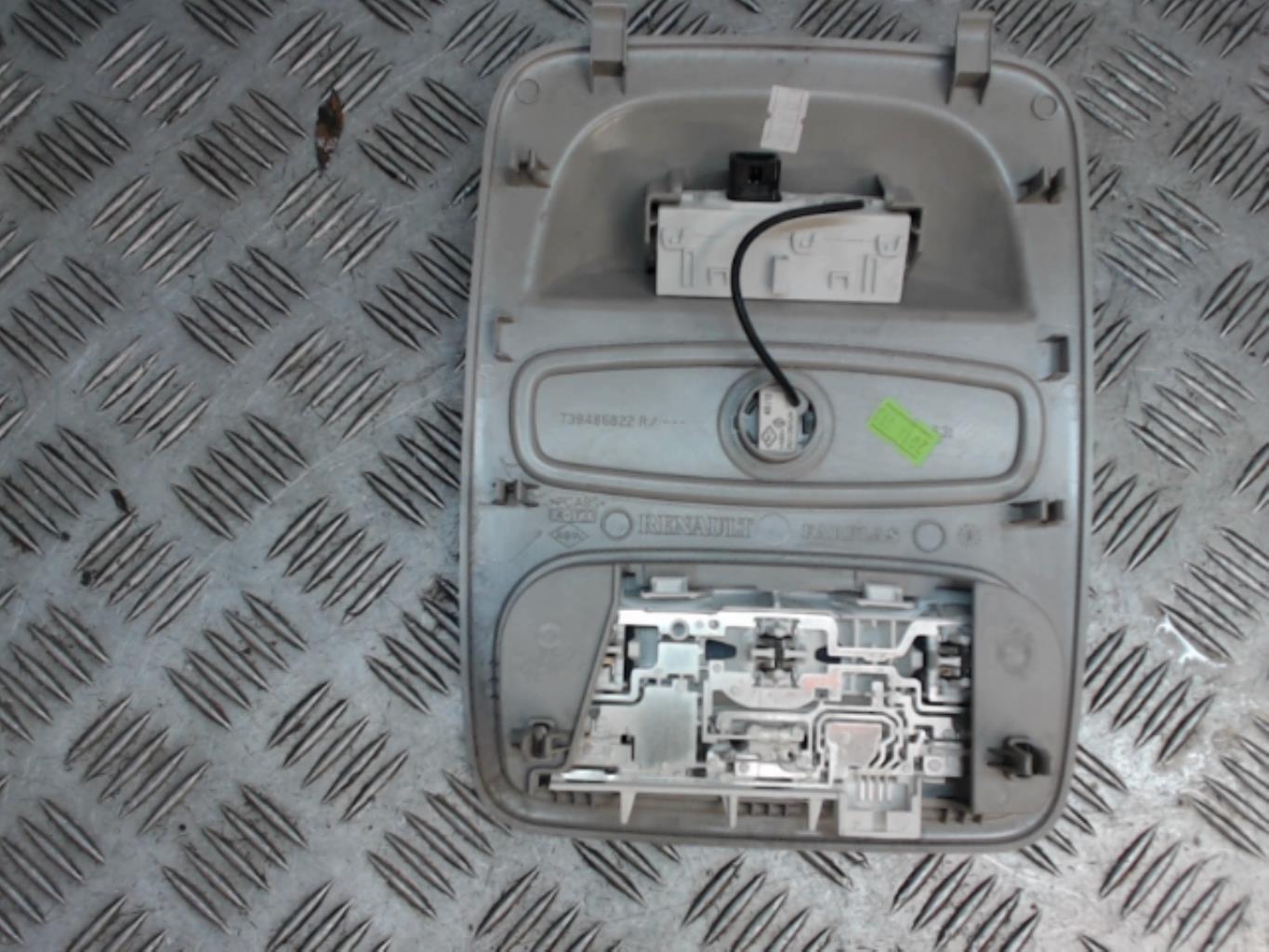Eclairage de plafonnier RENAULT CLIO 4 PHASE 1 Essence - 1