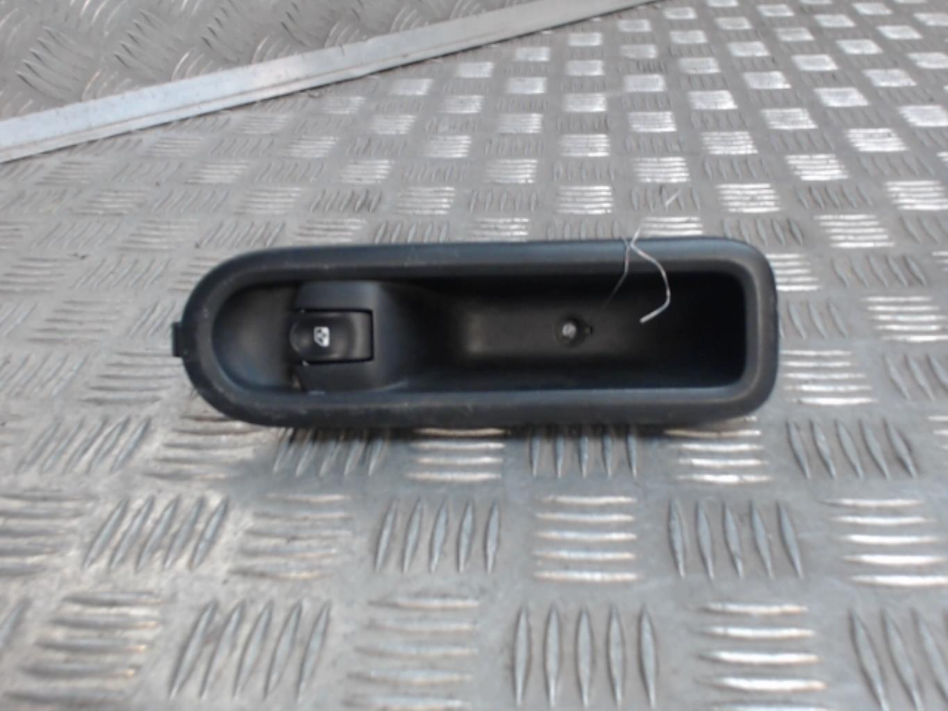 Interruttore lavacristalli anteriore destro RENAULT TWINGO 2 PHASE 1 Gasolina - 1
