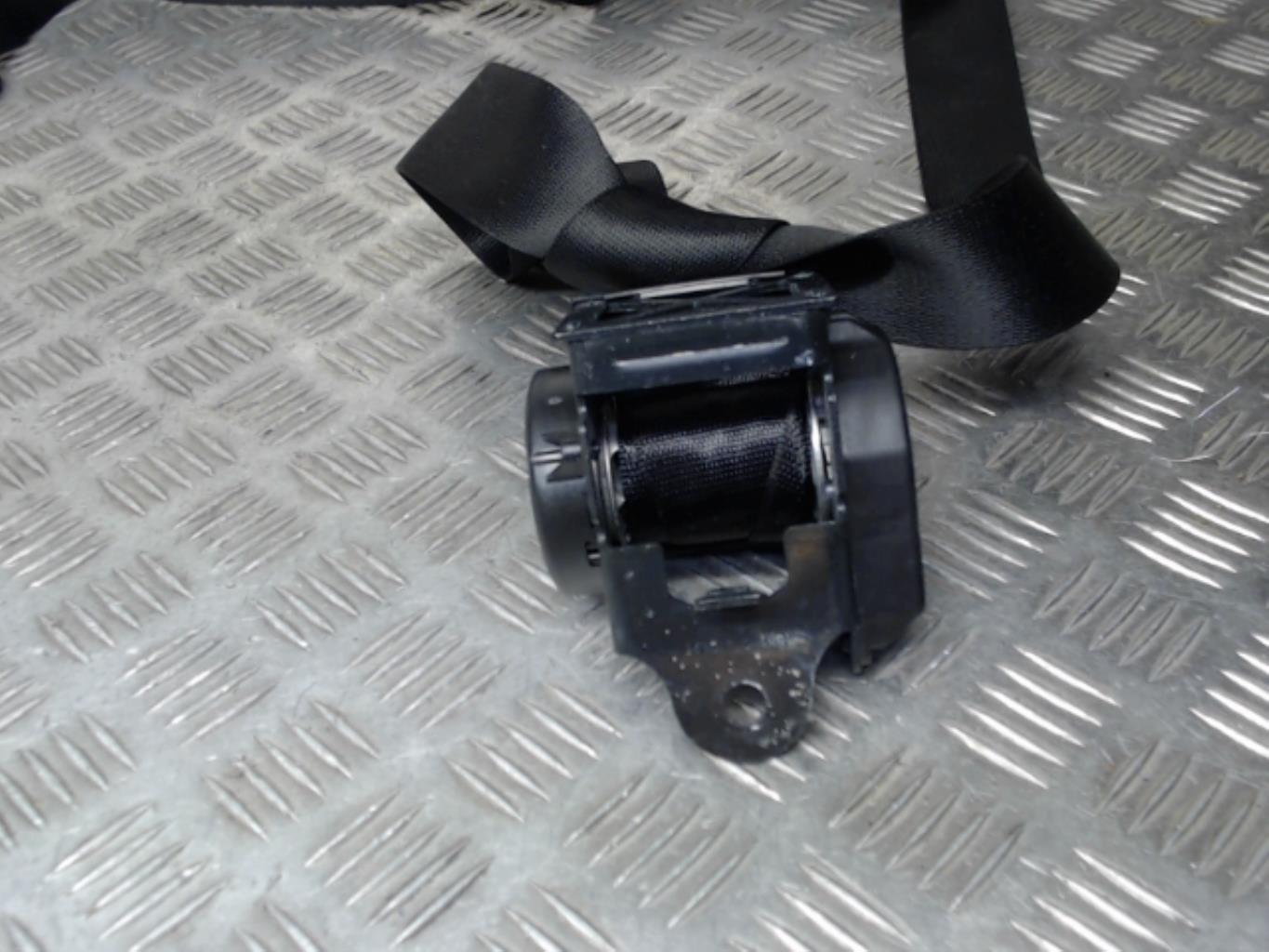 Cintura di sicurezza posteriore sinistra BMW SERIE 1 F20 PHASE 2 Gasolina - 1