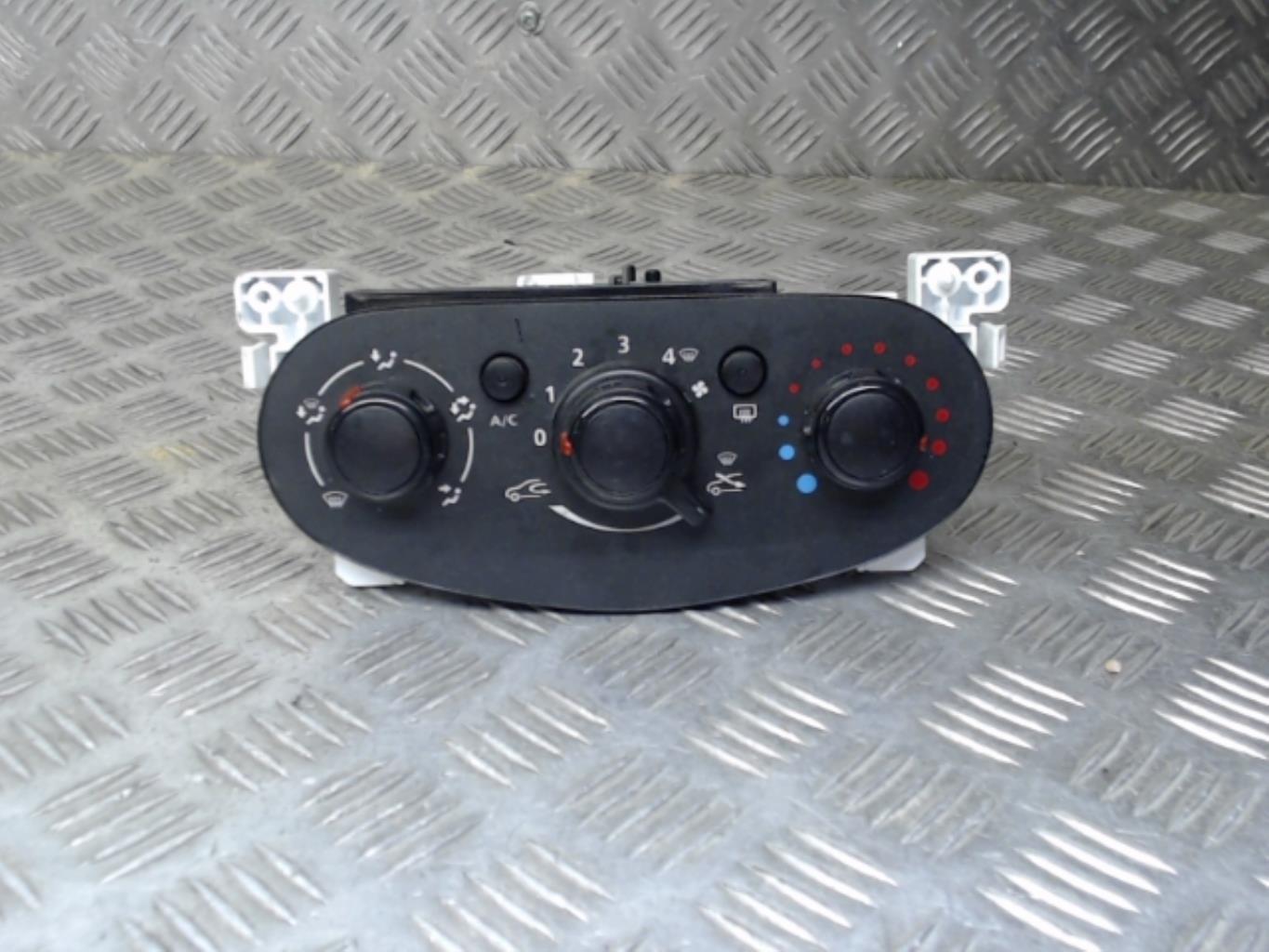 Commande chauffage DACIA SANDERO 2 PHASE 2 Essence - 1