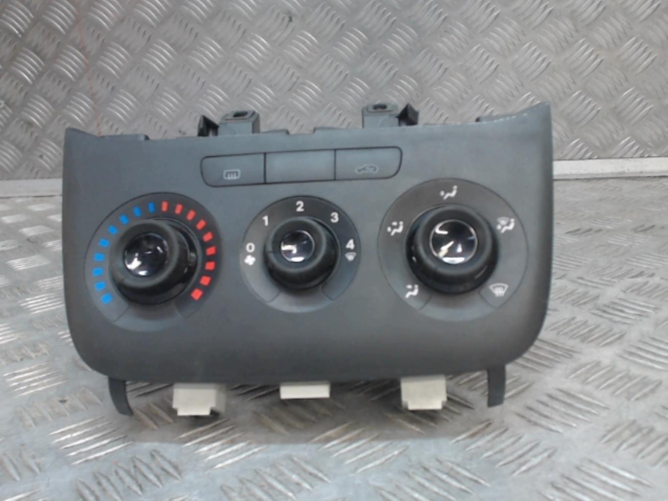 Commande chauffage FIAT PUNTO EVO 3 Diesel - 1