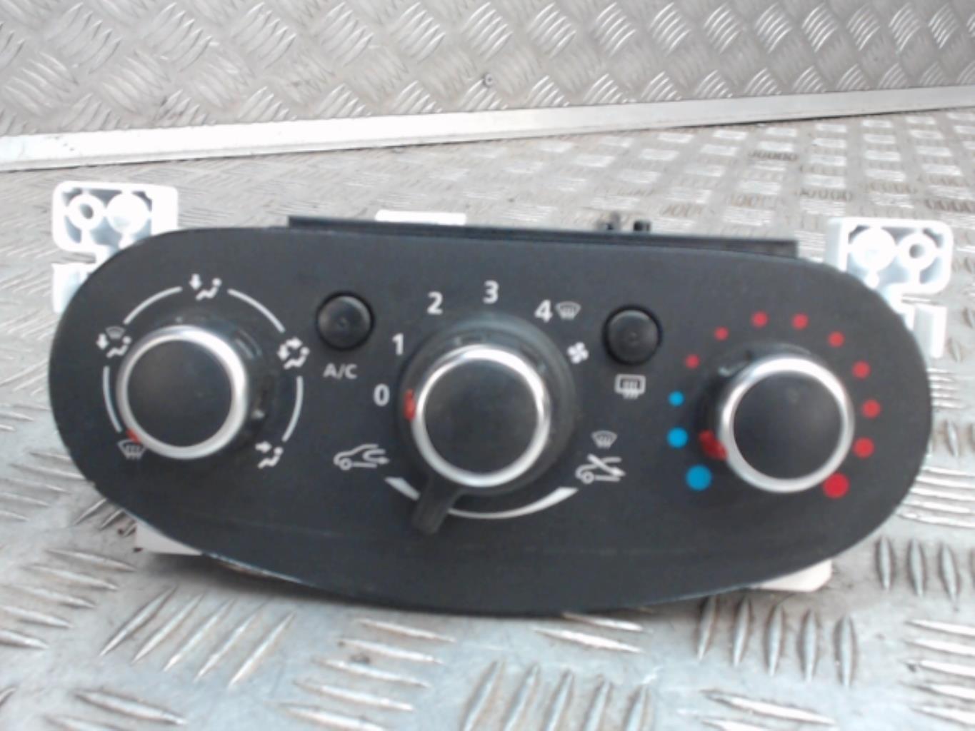 Commande chauffage DACIA SANDERO 2 PHASE 2 Essence - 1