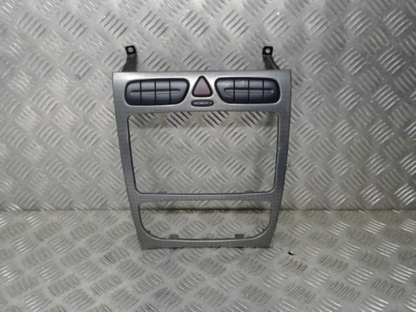 Bouton de warning MERCEDES CLASSE C 203 PHASE 2 Diesel - 1