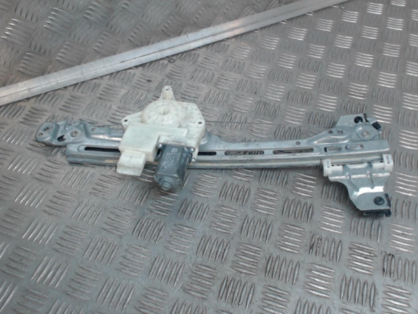 Alzacristalli elettrico posteriore destro PEUGEOT 308 2 PHASE 2 Diésel - 1