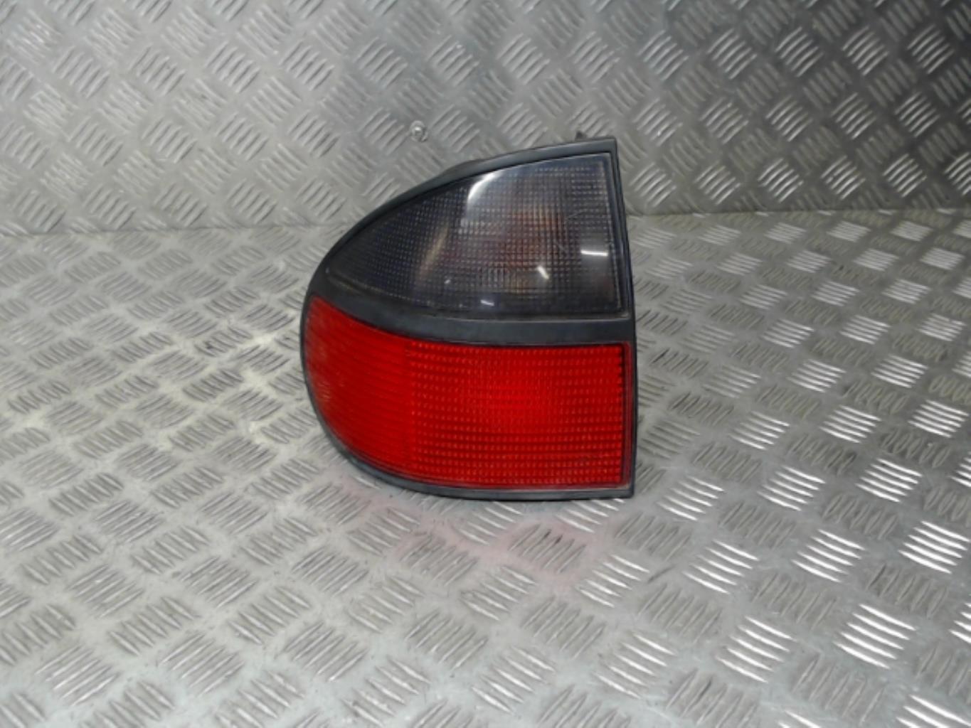 Fanale posteriore principale sinistro (luci) RENAULT LAGUNA 1 PHASE 1 Gasolina - 1