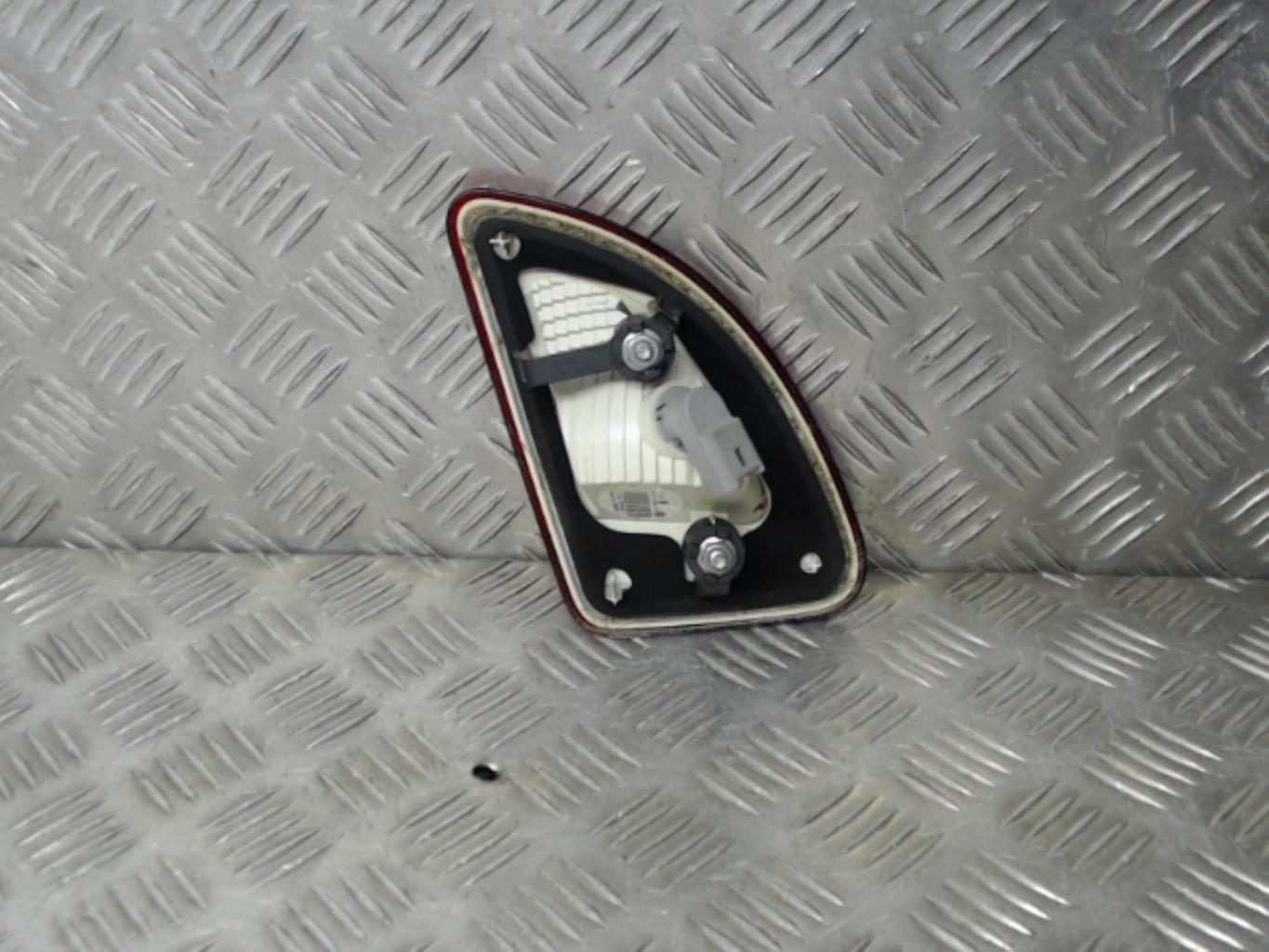 Feu arriere secondaire droit (feux) RENAULT TWINGO 2 PHASE 2 Diesel - 1