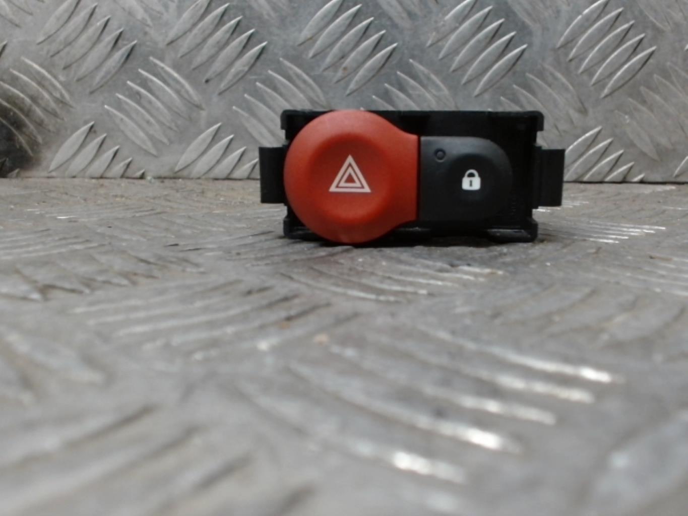 Bouton de warning RENAULT CLIO 3 PHASE 2 Diesel - 1