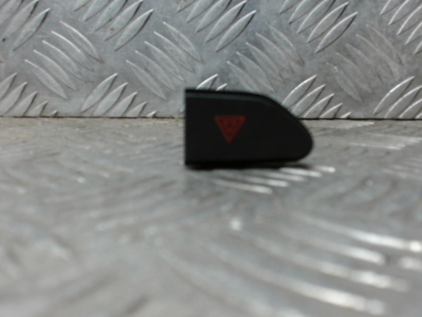 Bouton de warning RENAULT CAPTUR 1 PHASE 1 Essence - 1