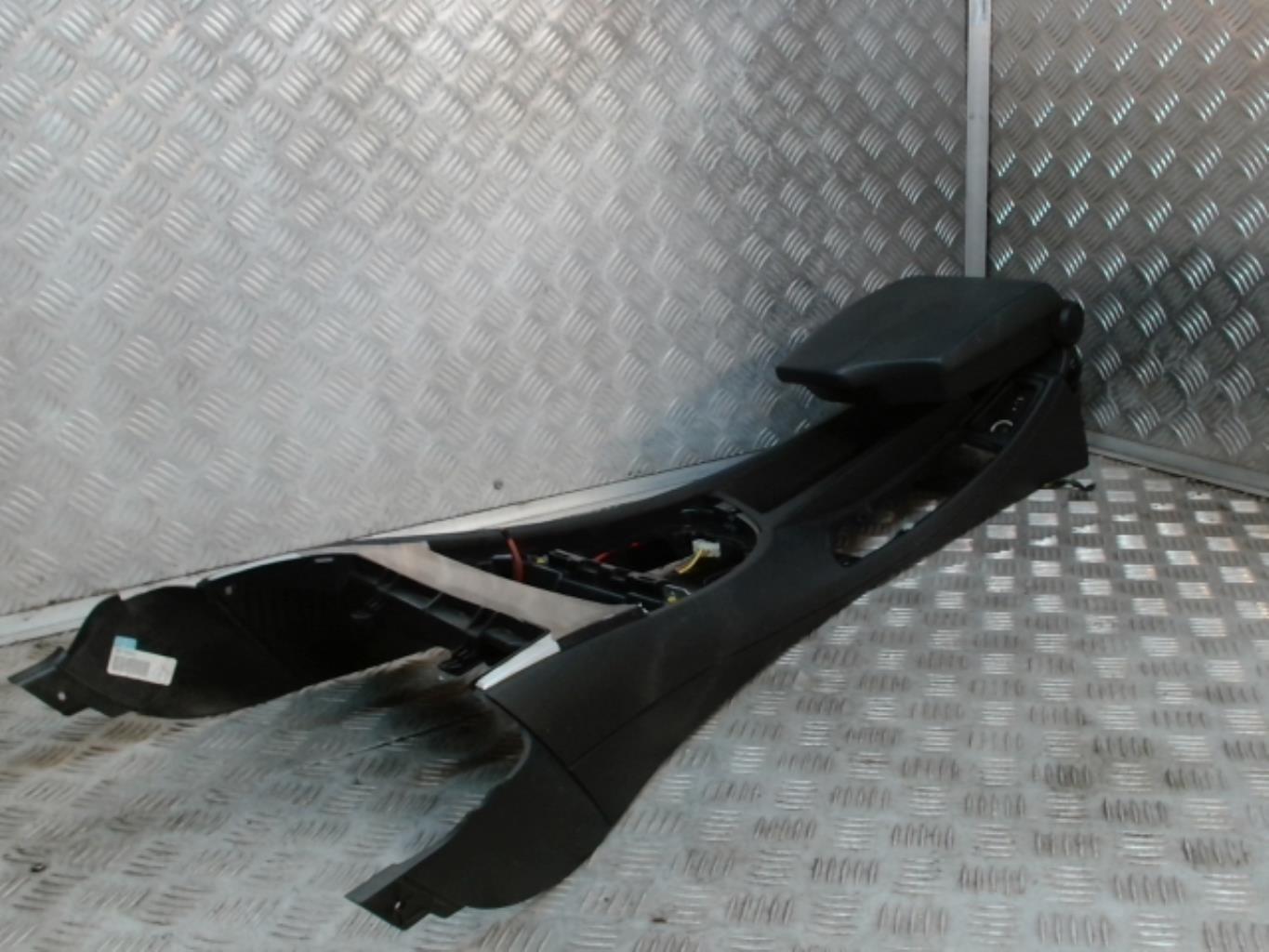 Console central (interieur plastique) BMW SERIE 1 E81 Diesel - 1