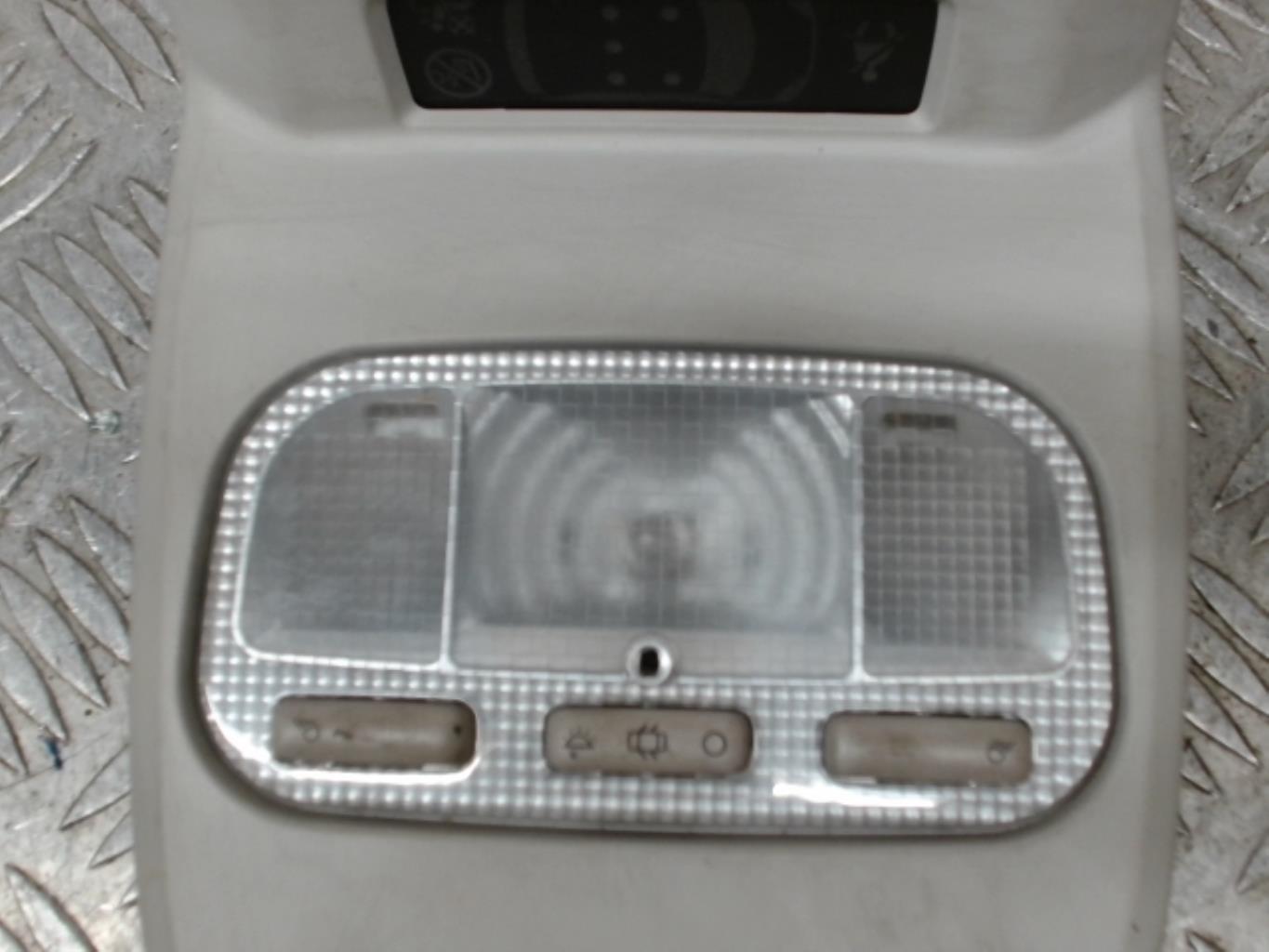 Luce di cortesia PEUGEOT 3008 1 PHASE 1 Diésel - 1