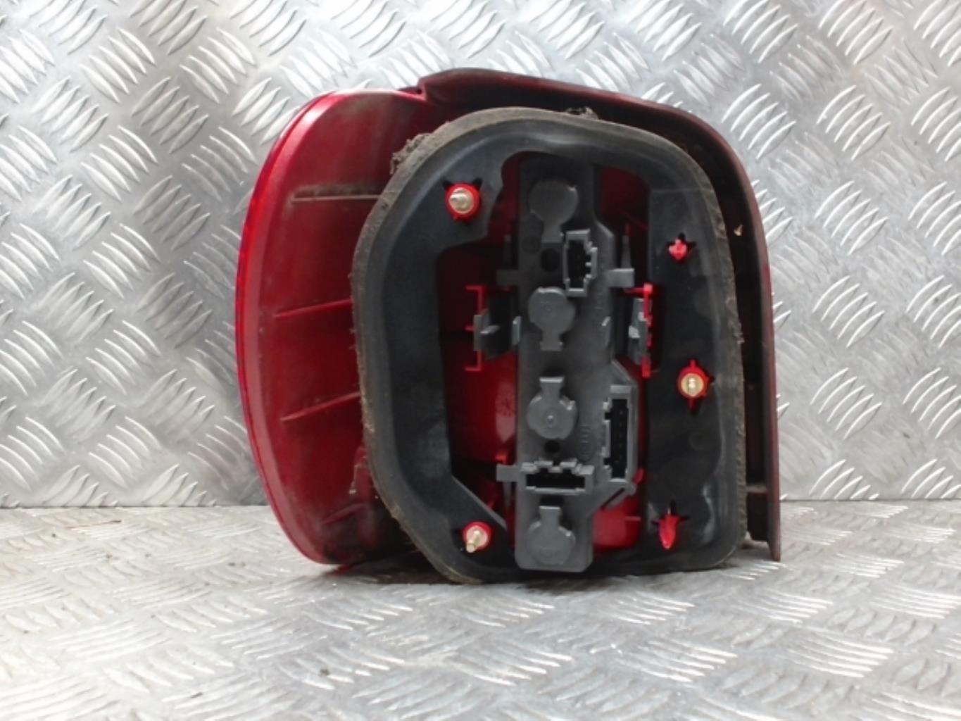 Fanale posteriore principale destro (luci) VOLKSWAGEN POLO 3 PHASE 2 Diésel - 1
