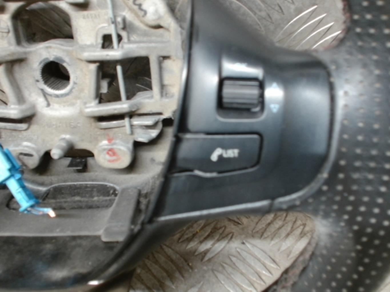 Volante PEUGEOT 208 1 PHASE 1 Diésel - 1