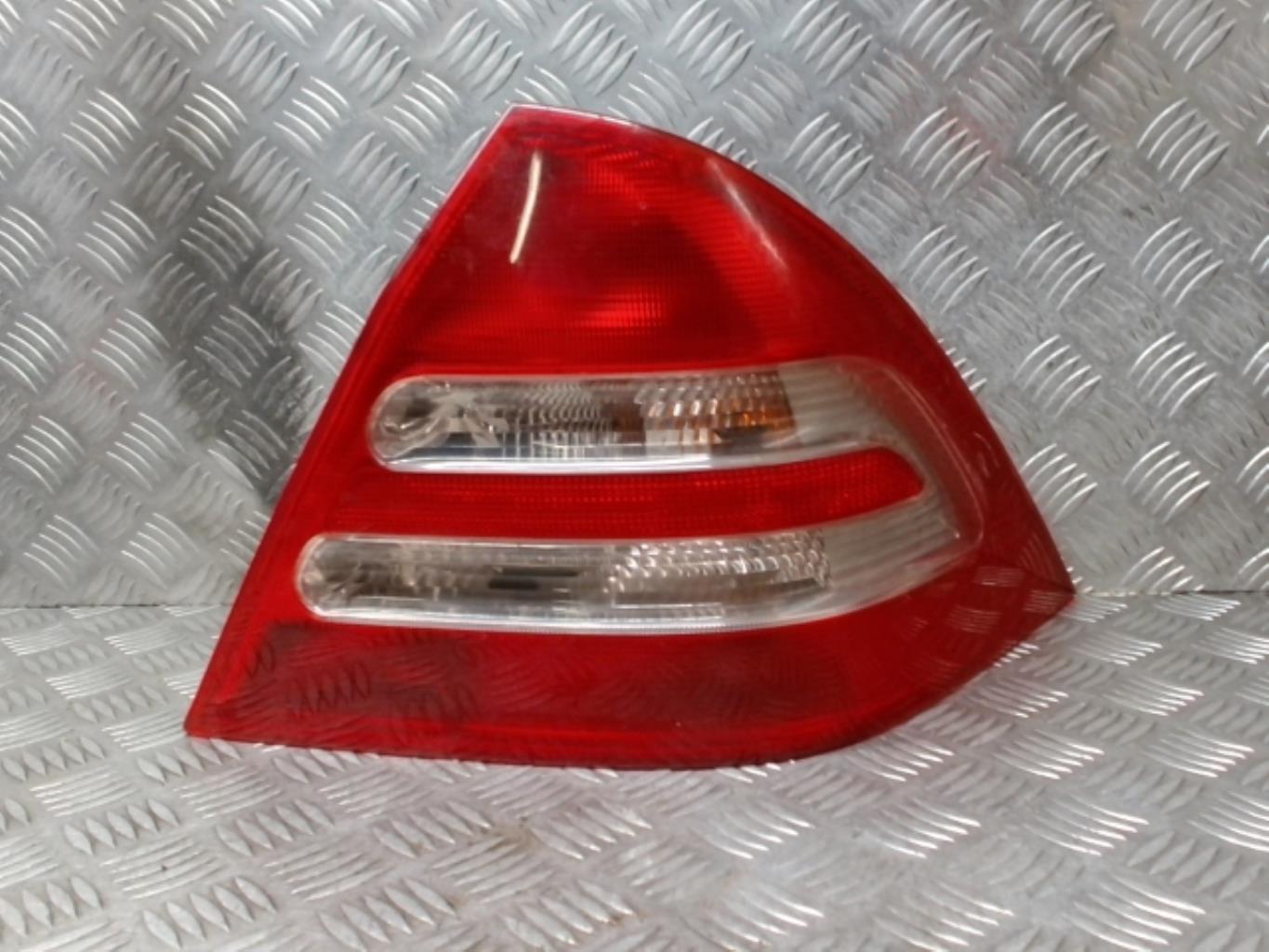Fanale posteriore principale destro (luci) MERCEDES CLASSE C 203 PHASE 1 Diésel - 1