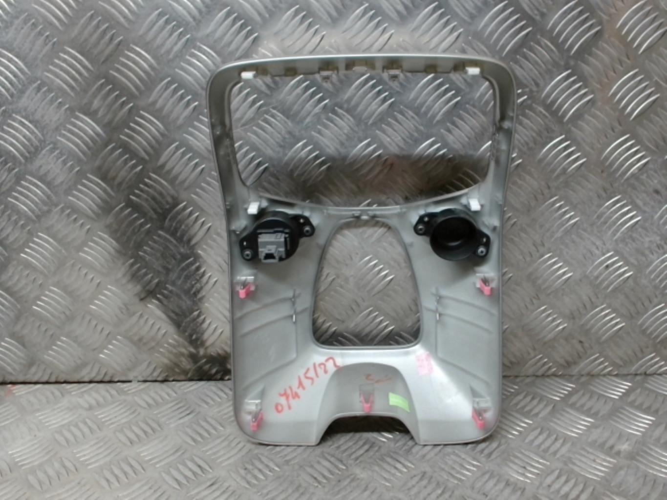 Consolle centrale (interno in plastica) TOYOTA AYGO 2 PHASE 1 Gasolina - 1