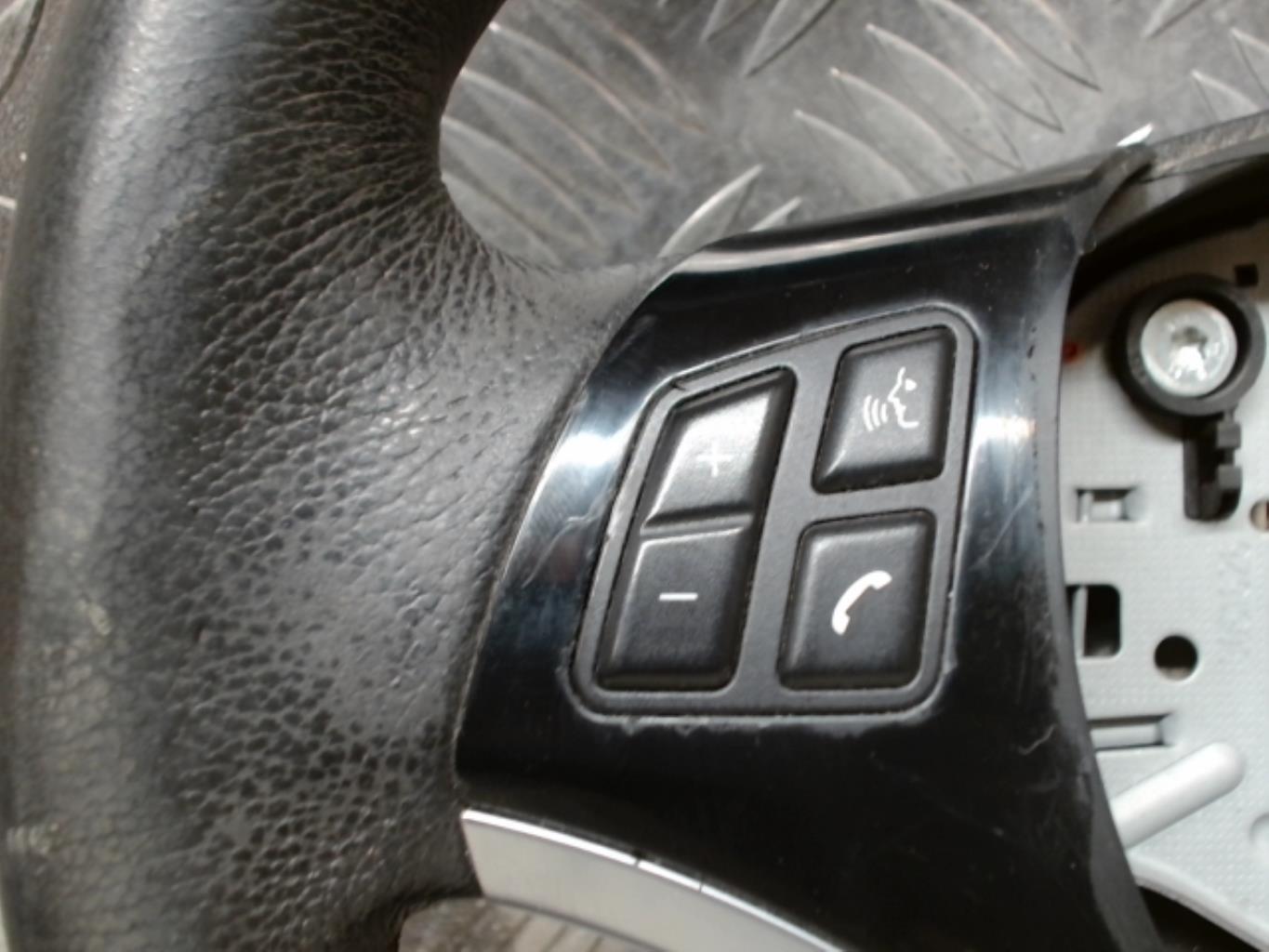 Volant BMW SERIE 1 E87 PHASE 2  - 1