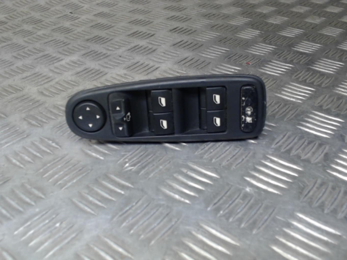 Interruttore lavacristalli anteriore sinistro CITROEN C4 GRAND PICASSO 1 Diésel - 1