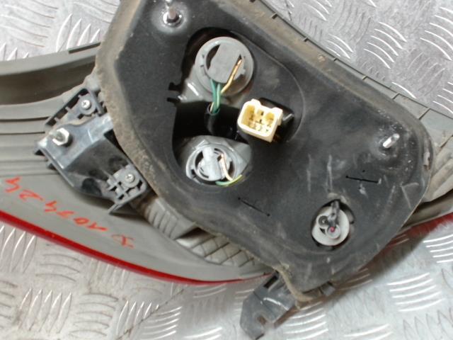 Fanale posteriore principale destro (luci) TOYOTA YARIS 3 PHASE 1 Diésel - 1
