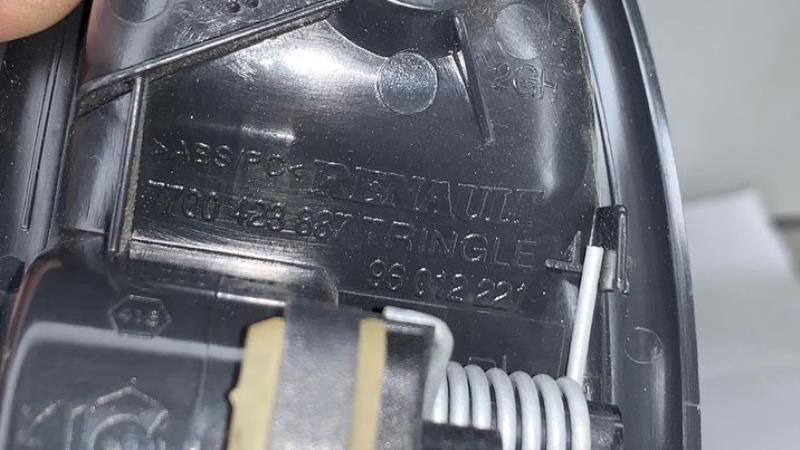 Poignee interieur arriere gauche RENAULT CLIO 2 PHASE 2 Essence/GPL - 1