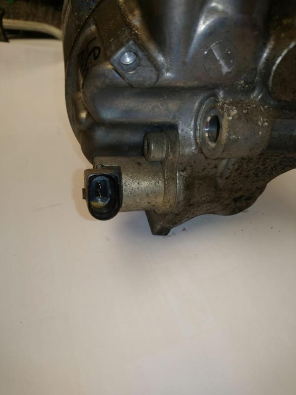 Compresseur clim VOLKSWAGEN GOLF 5 Diesel - 1