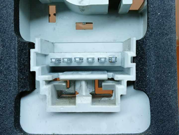 Platine feu arriere droit RENAULT CLIO 2 PHASE 2 Diesel - 1
