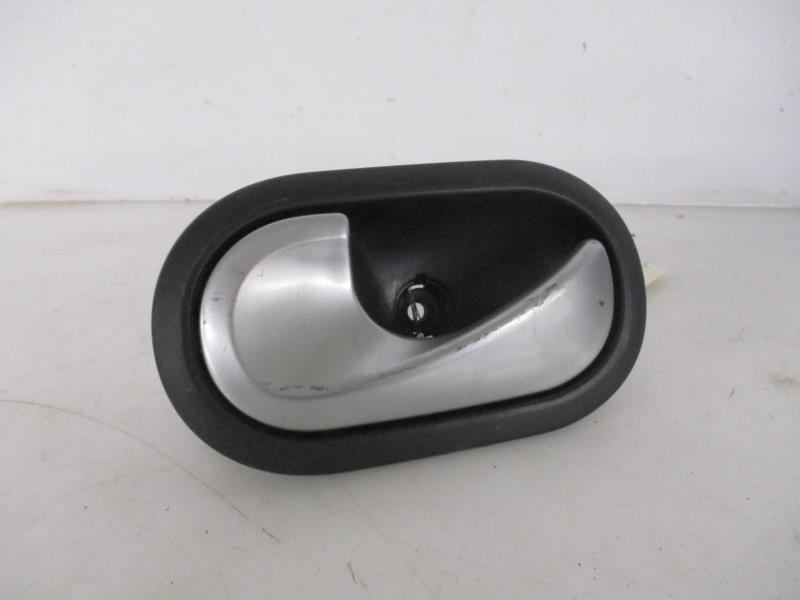 Maniglia interna posteriore sinistra RENAULT CLIO 3 PHASE 1 BREAK Diésel - 1