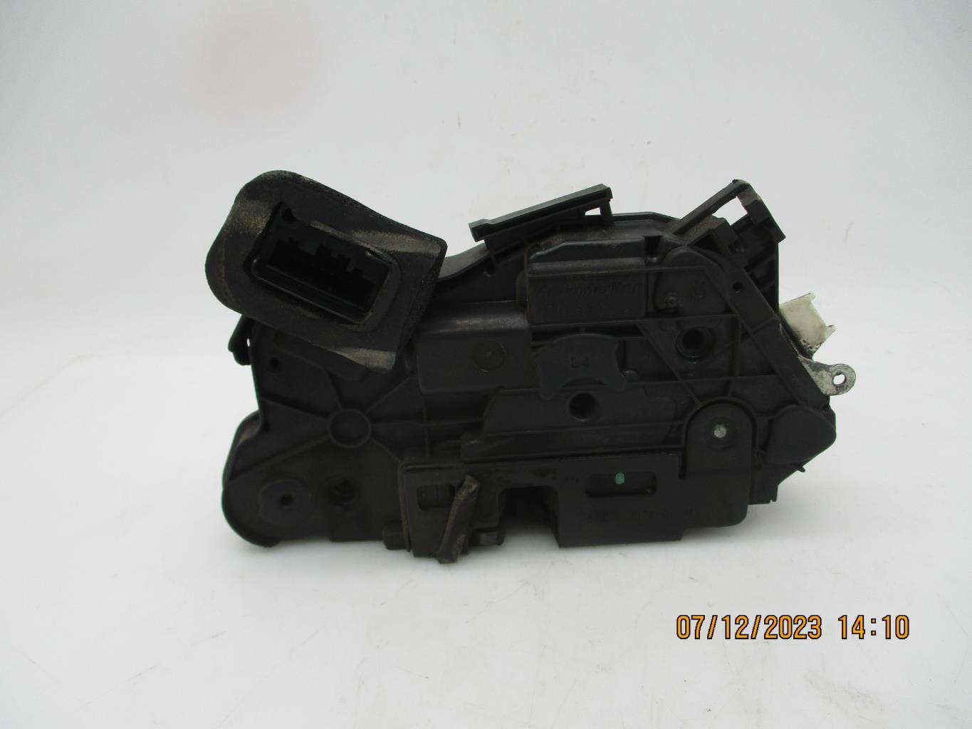 Chiusura centralizzata anteriore sinistra VOLKSWAGEN POLO 5 PHASE 1 Diésel - 1