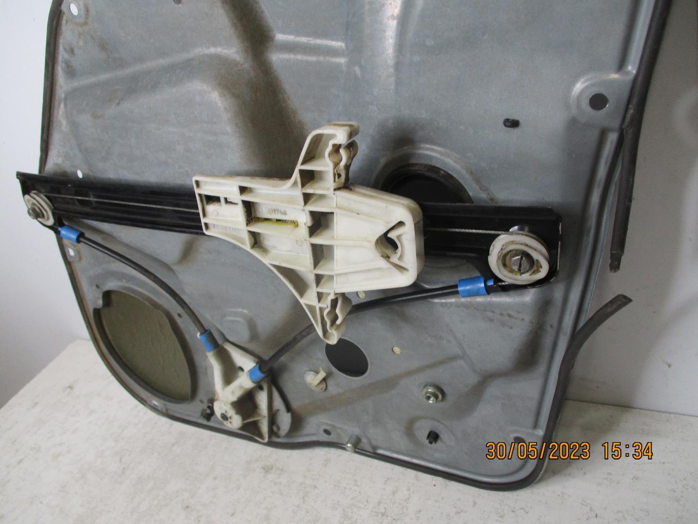 Alzacristalli manuale anteriore destro SEAT IBIZA 3 PHASE 1 Diésel - 1