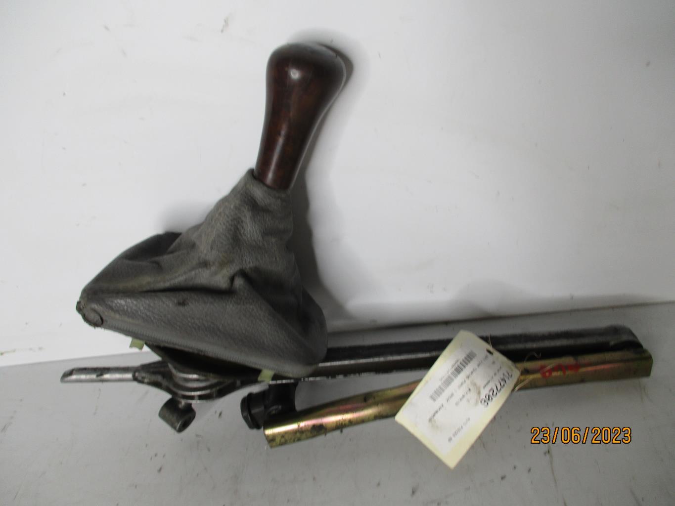 Levier de vitesses BMW SERIE 3 E46 TOURING PHASE 1 BREAK Diesel - 1