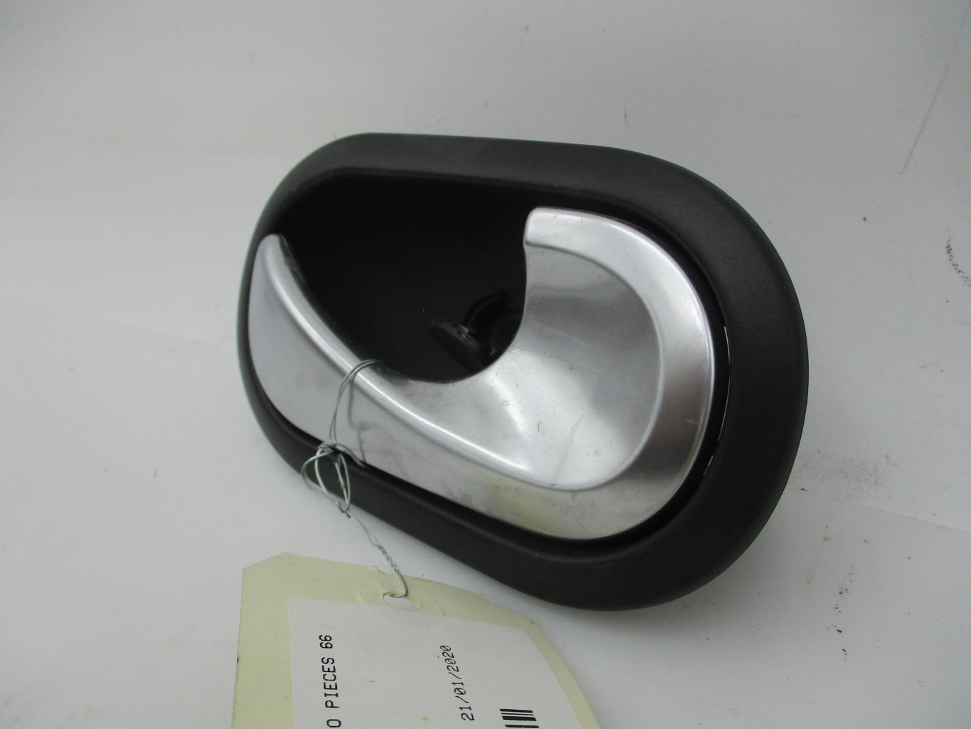 Poignee interieur avant droit RENAULT TWINGO 3 PHASE 2 Essence - 1