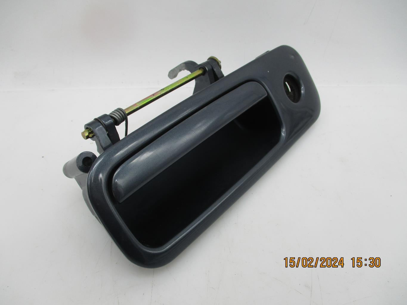 Poignee porte coffre VOLKSWAGEN GOLF 4 Diesel - 1