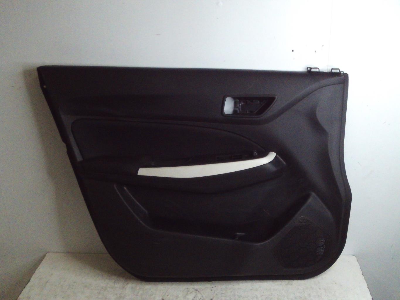 Pannello portiera anteriore sinistro SUZUKI SWIFT 5 Gasolina/Híbrido - 1