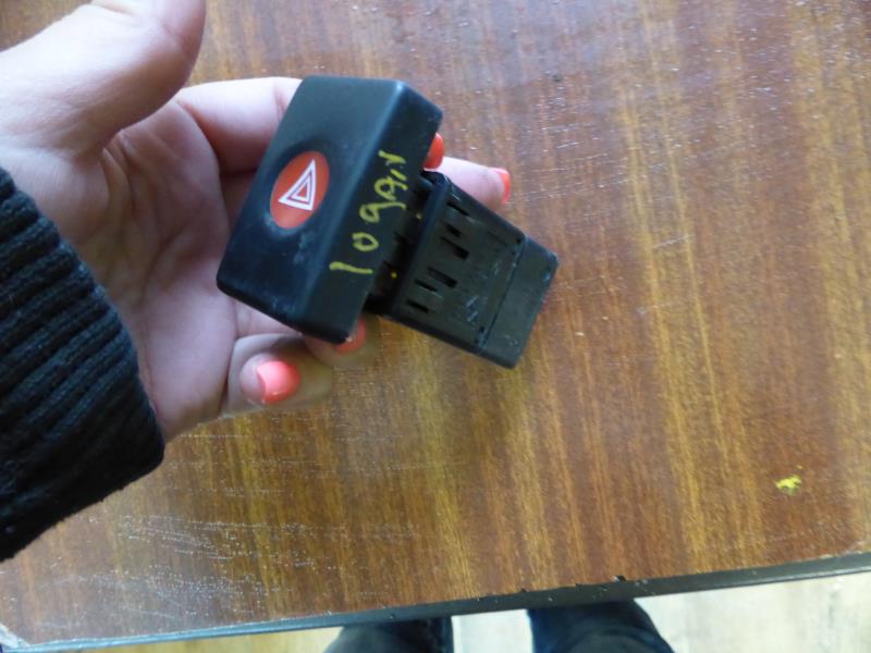 Bouton de warning DACIA LOGAN MCV 1 PHASE 1 BREAK Diesel - 1